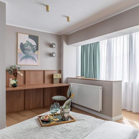 Holt - Sublime Minty Green 1Br On The Park Bukareszt Zewnętrze zdjęcie